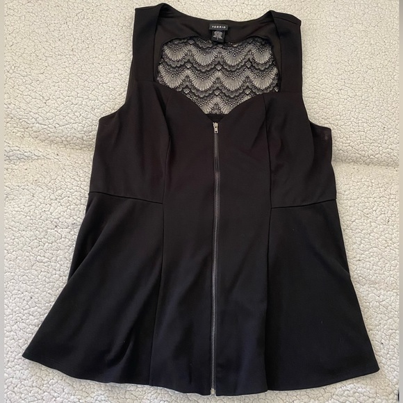 Torrid peplum Lacey blouse - Picture 1 of 3